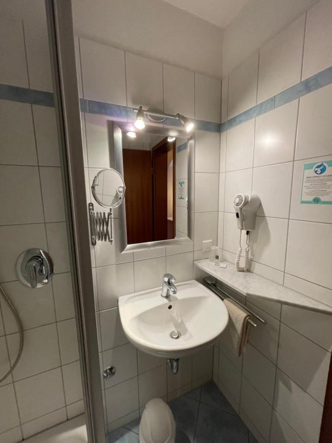 Zum Schwanen Garni Hotel Buggingen Bagian luar foto