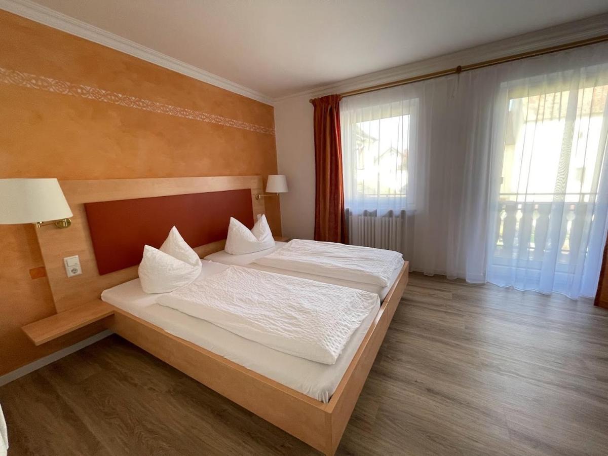 Zum Schwanen Garni Hotel Buggingen Bagian luar foto