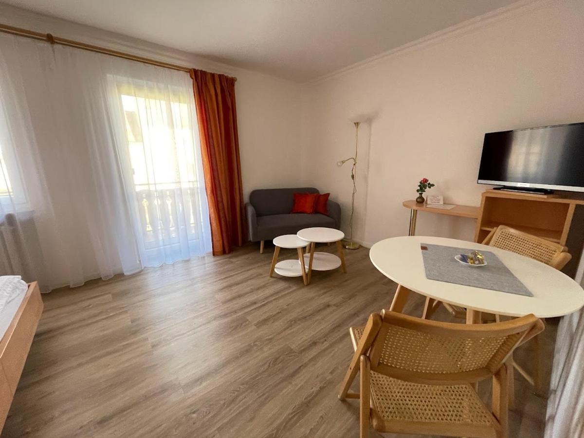 Zum Schwanen Garni Hotel Buggingen Bagian luar foto